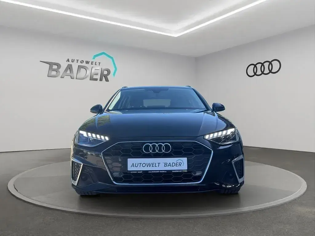 Gebraucht Audi A4 S-Line 163 PS (119 kW) 2023 Mythosschwarz metallic Kombi