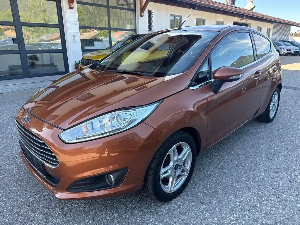 Gebraucht Ford Fiesta Titanium 95 PS (69 kW) 2013 Braun Limousine