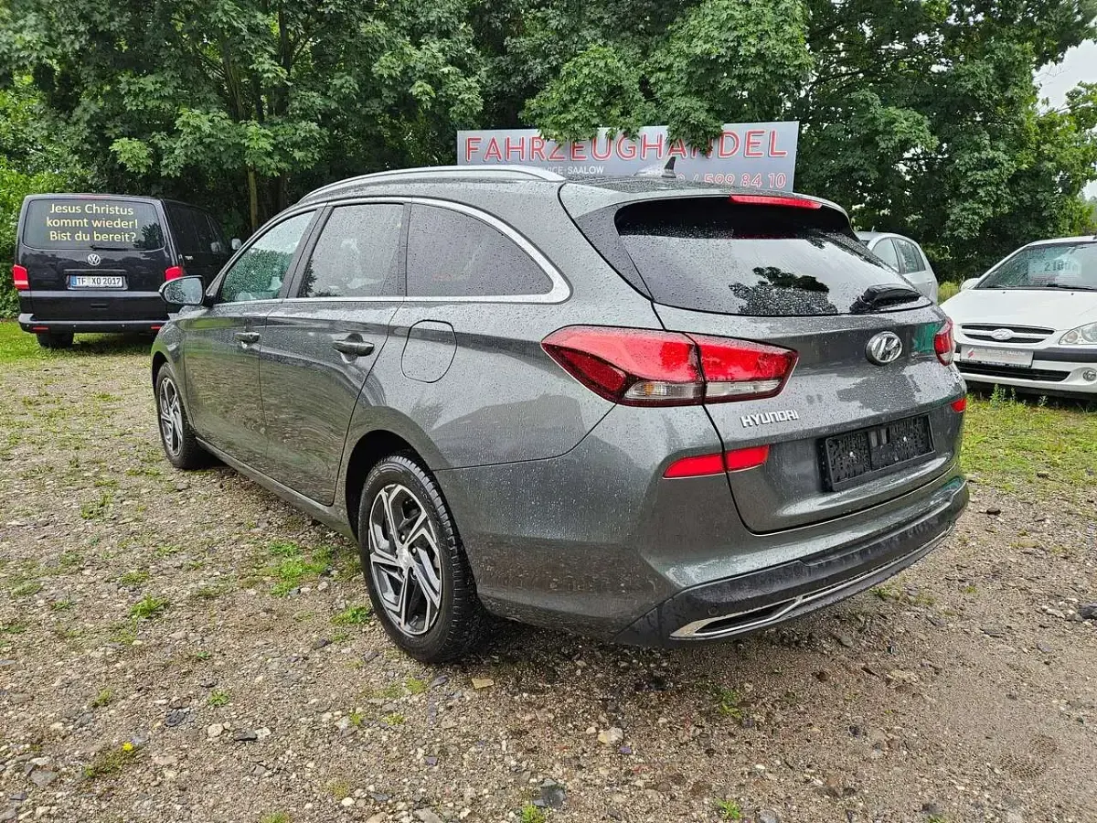 Gebraucht Hyundai i30 Select 120 PS (88 kW) 2022 Amazon grey / met Kombi