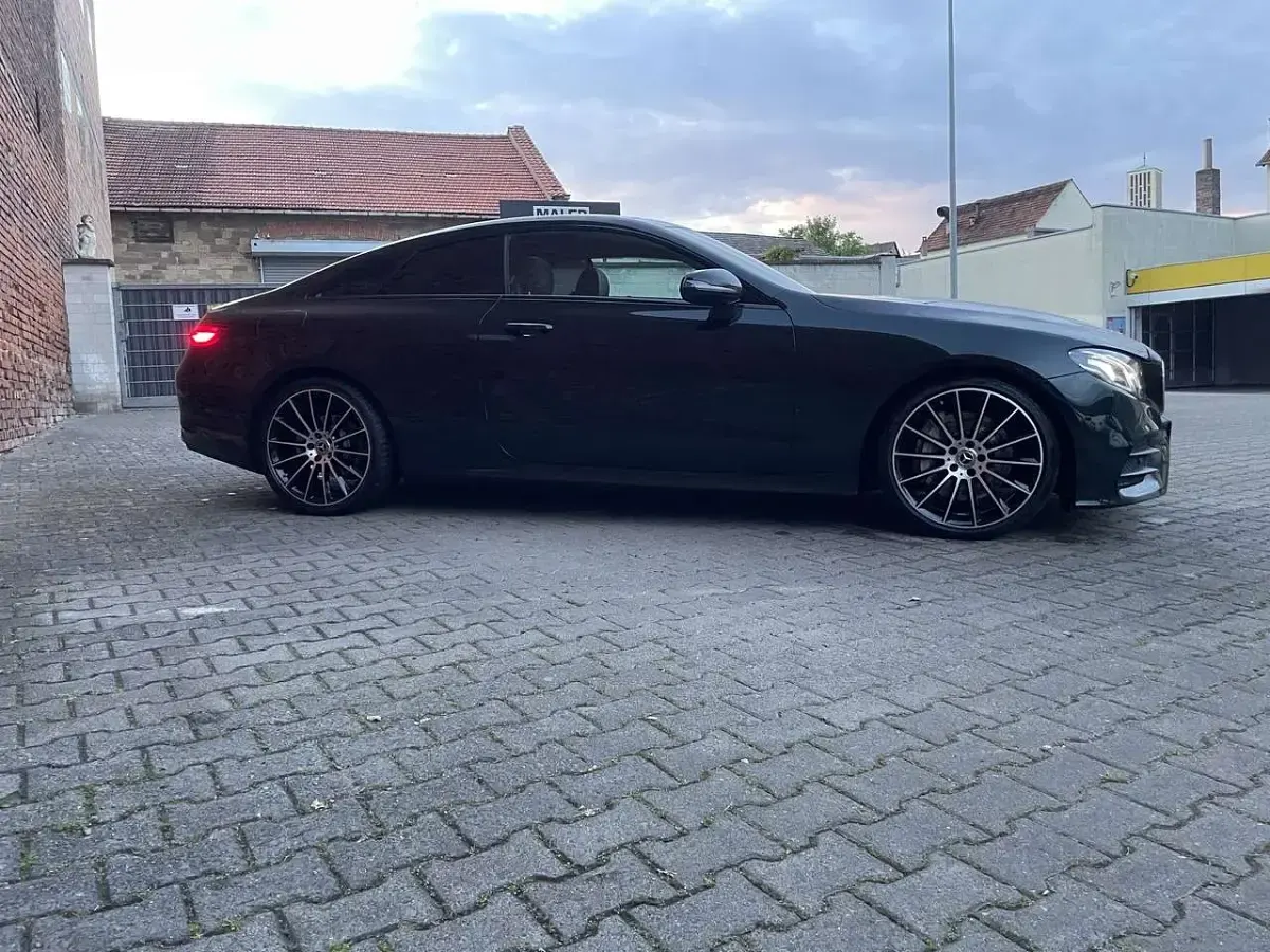 Gebraucht Mercedes E300 245 PS (180 kW) 2018 Grün Coupé