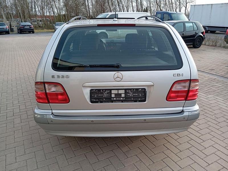 Gebraucht Mercedes E320 Elegance 197 PS (144 kW) 2003 Silber Kombi