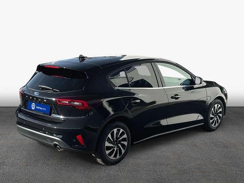 Neu Ford Focus Titanium 125 PS (91 kW) 2025 Agate black metallic Limousine