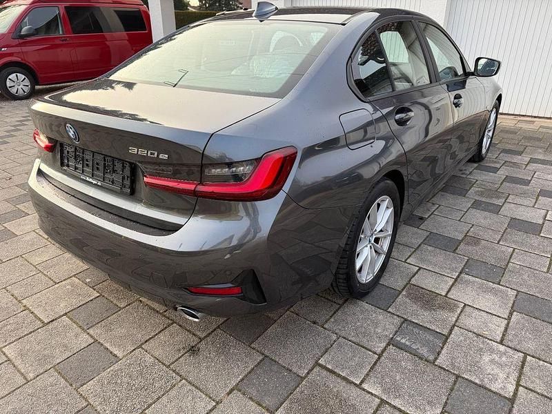 Gebraucht BMW 320e 204 PS (150 kW) 2022 Grau Limousine