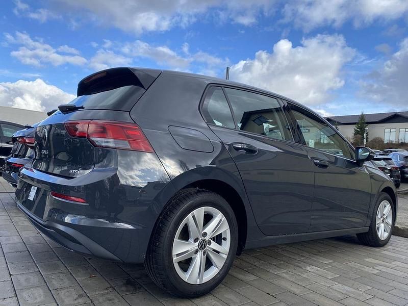 Gebraucht VW Golf VIII Life 150 PS (110 kW) 2023 Grau Limousine