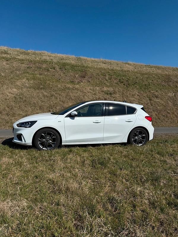 Gebraucht Ford Focus ST-Line 125 PS (91 kW) 2019 Weiß Limousine