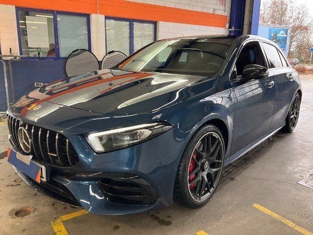 Blau metallic Gebraucht 2020 Mercedes A45 AMG AMG Limousine | 35.450 € - Bild 1/4