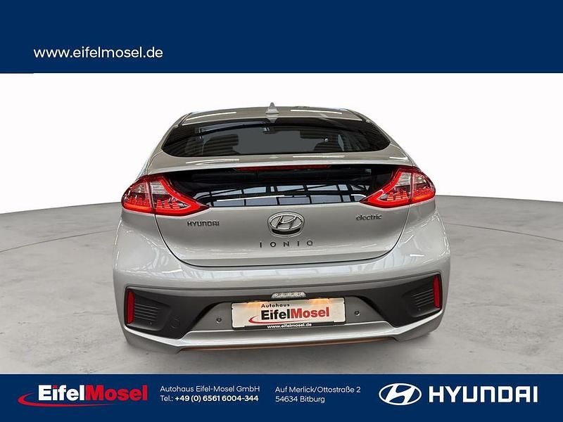 Gebraucht Hyundai Ioniq Premium 88 kW (120 PS) 2020 Silber Kleinwagen