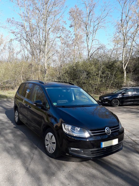 Schwarz Gebraucht 2016 VW Sharan Comfortline Van / Kleinbus | 14.400 € (Superpreis) - Bild 1/4
