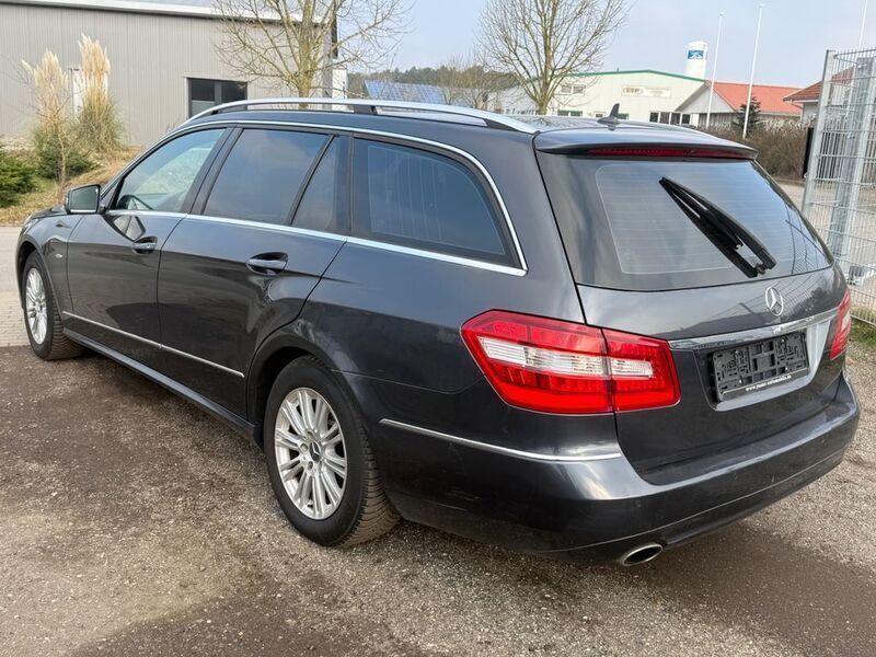 Gebraucht Mercedes E200 Elegance 184 PS (135 kW) 2011 Grau Kombi