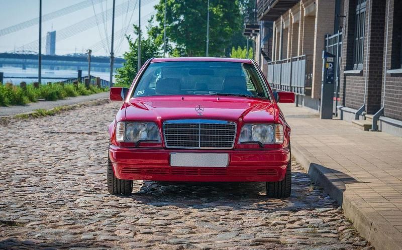 Gebraucht Mercedes E320 220 PS (161 kW) 1994 Rot