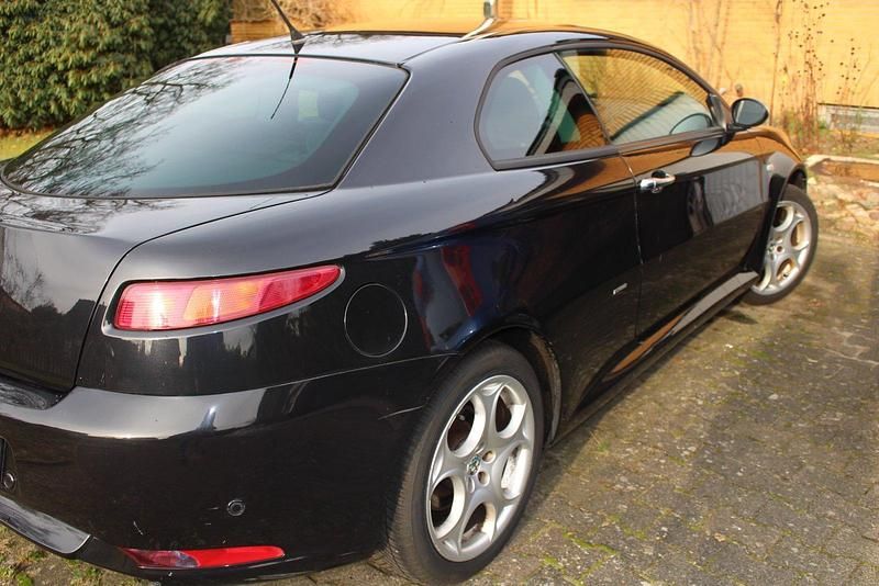 Schwarz Gebraucht 2006 Alfa Romeo GT Coupé | 3.000 € (Guter Preis) - Bild 1/4
