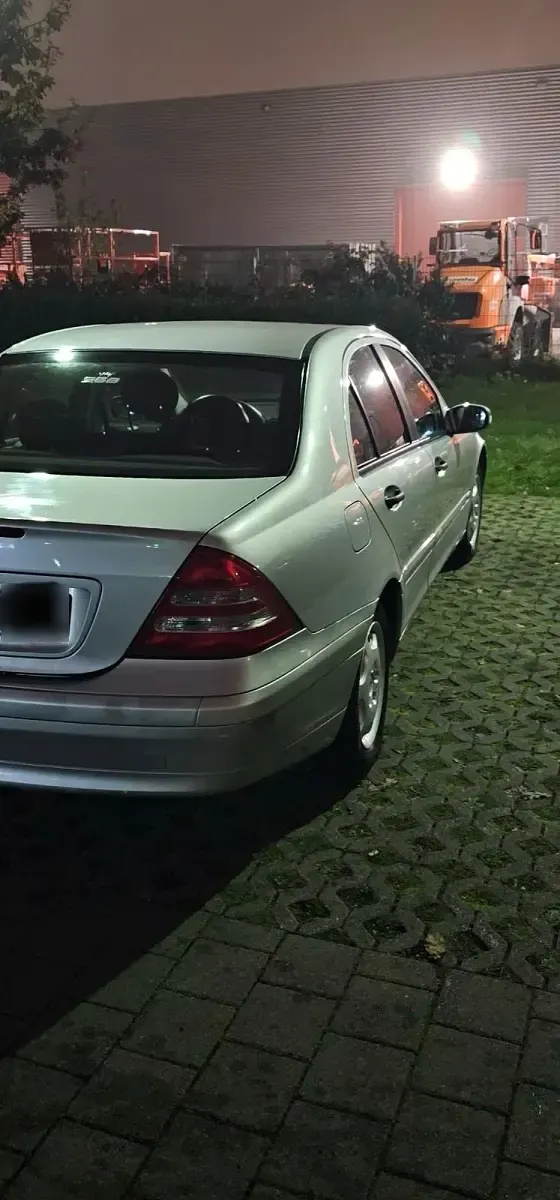 Gebraucht Mercedes C180 129 PS (94 kW) 2001 Silber Limousine