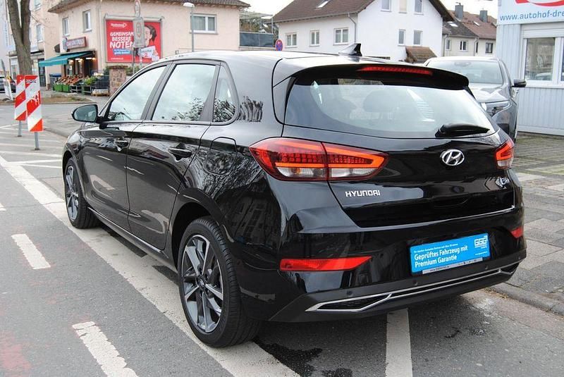 Gebraucht Hyundai i30 Trend 160 PS (117 kW) 2023 Schwarz Limousine