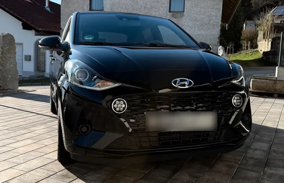 Gebraucht Hyundai i10 67 PS (49 kW) 2023 Schwarz Kleinwagen