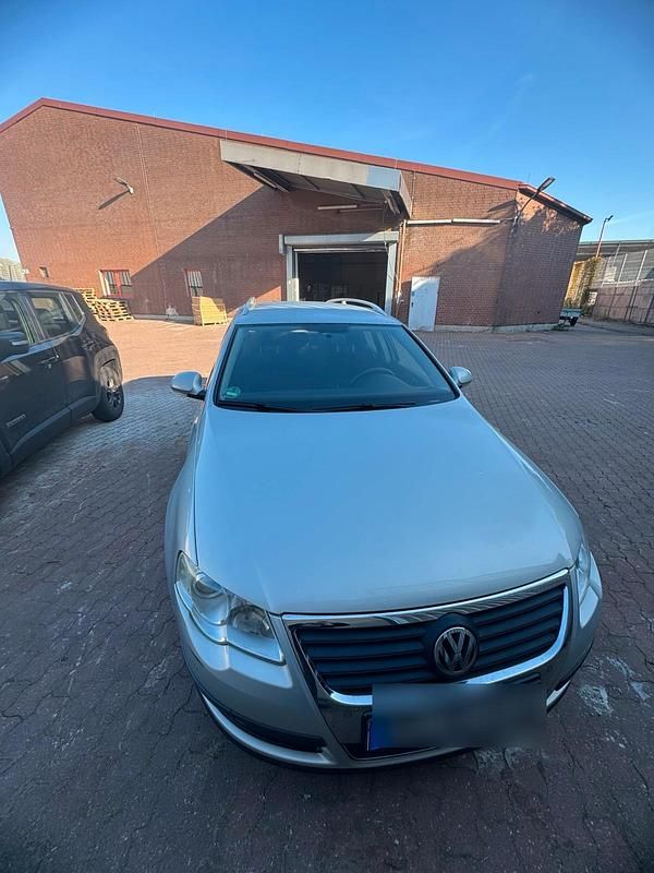 Grau Gebraucht 2008 VW Passat Kombi | 3.050 € (Fairer Preis) - Bild 1/4