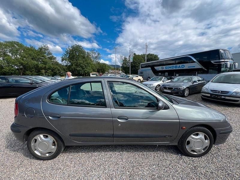 Gebraucht Renault Mégane Expression 95 PS (69 kW) 2000 Grau Limousine