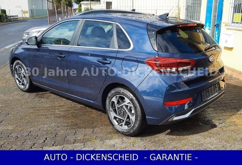 Blau Neu 2024 Hyundai i30 Style Limousine | 23.960 € (Guter Preis) - Bild 1/4