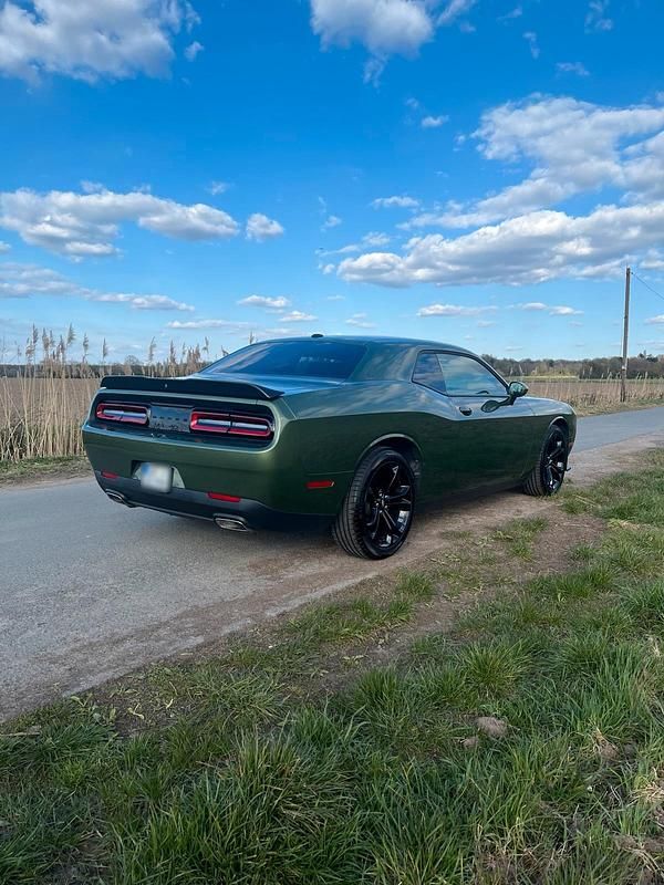 Gebraucht Dodge Challenger SXT 309 PS (227 kW) 2021 Grün Coupé