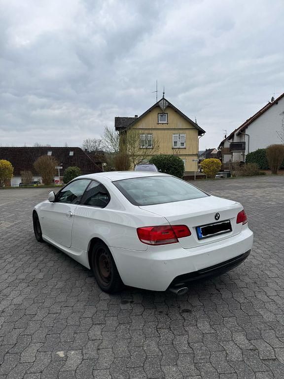 Gebraucht BMW 320 177 PS (130 kW) 2009 Weiß Coupé
