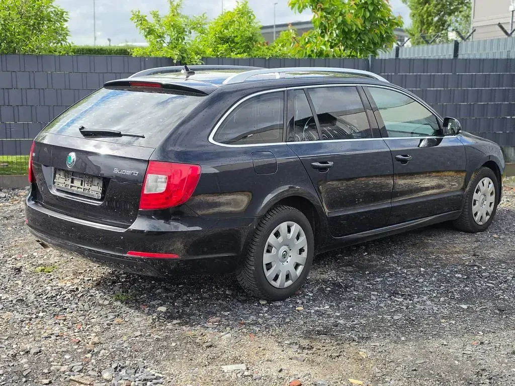 Gebraucht Skoda Superb Comfort 125 PS (91 kW) 2010 Schwarz Kombi