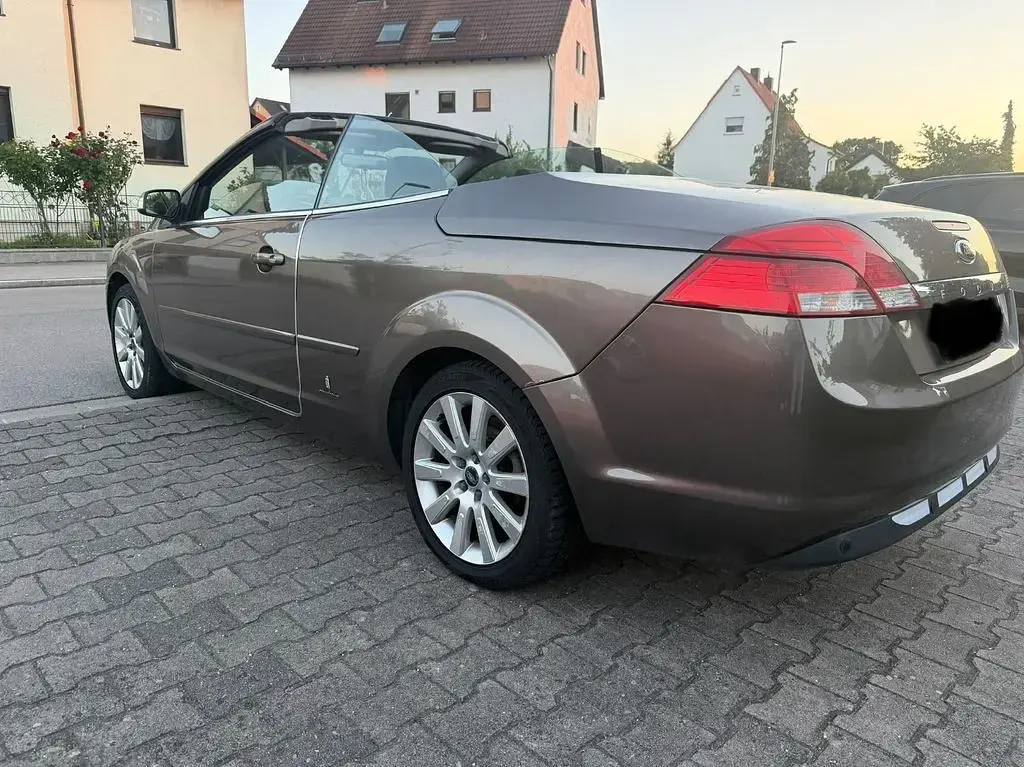 Gebraucht Ford Focus Cabriolet Titanium 145 PS (106 kW) 2009 Braun Cabrio