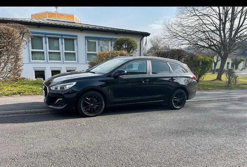 Schwarz Gebraucht 2020 Hyundai i30 Trend Kombi | 14.500 € (Fairer Preis) - Bild 1/4