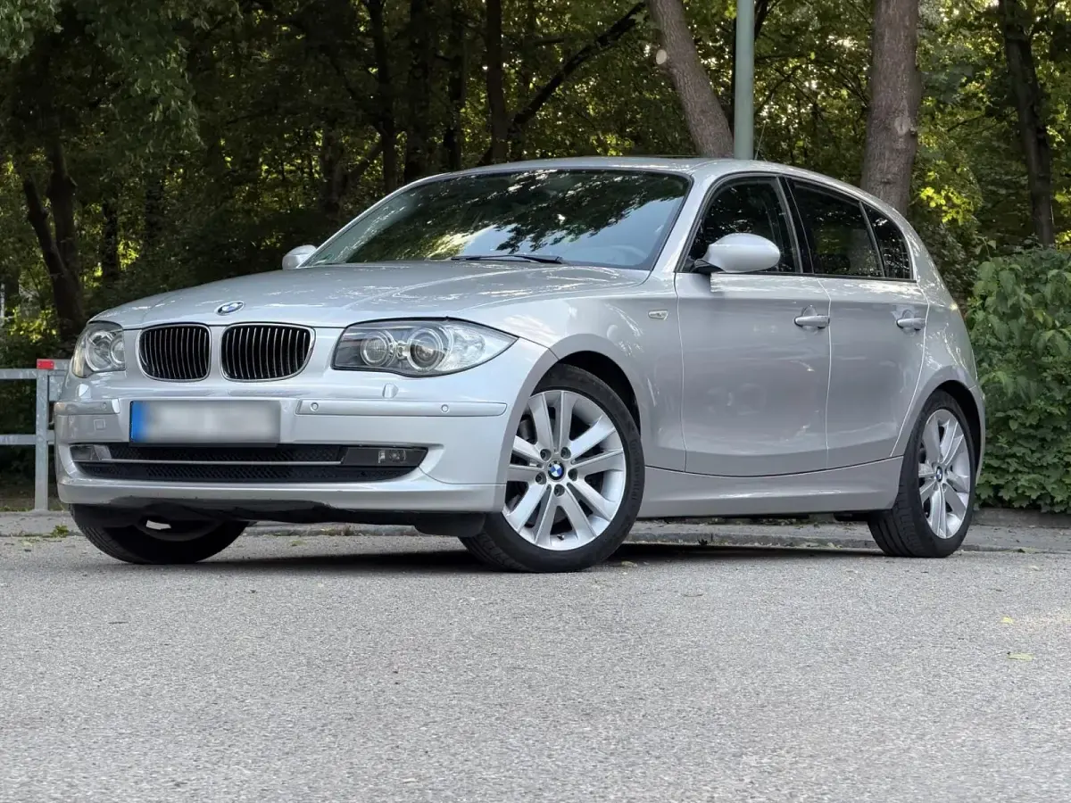 Gebraucht BMW 130 Advantage 265 PS (194 kW) 2008 Silber Kleinwagen