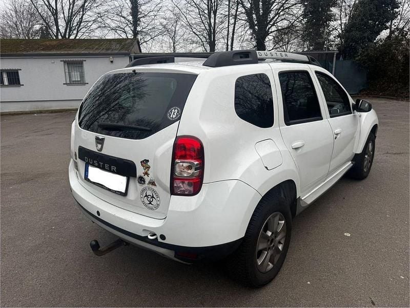 Gebraucht Dacia Duster Celebration 105 PS (77 kW) 2015 Weiß SUV