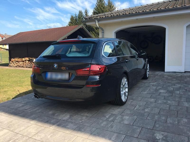 Gebraucht BMW 520 190 PS (139 kW) 2016 Grau Kombi