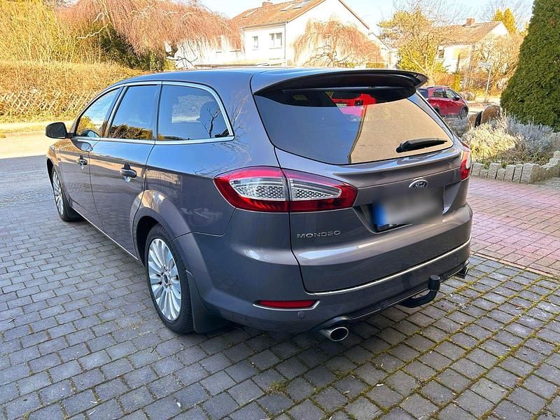 Gebraucht Ford Mondeo Titanium 239 PS (175 kW) 2012 Braun Kombi