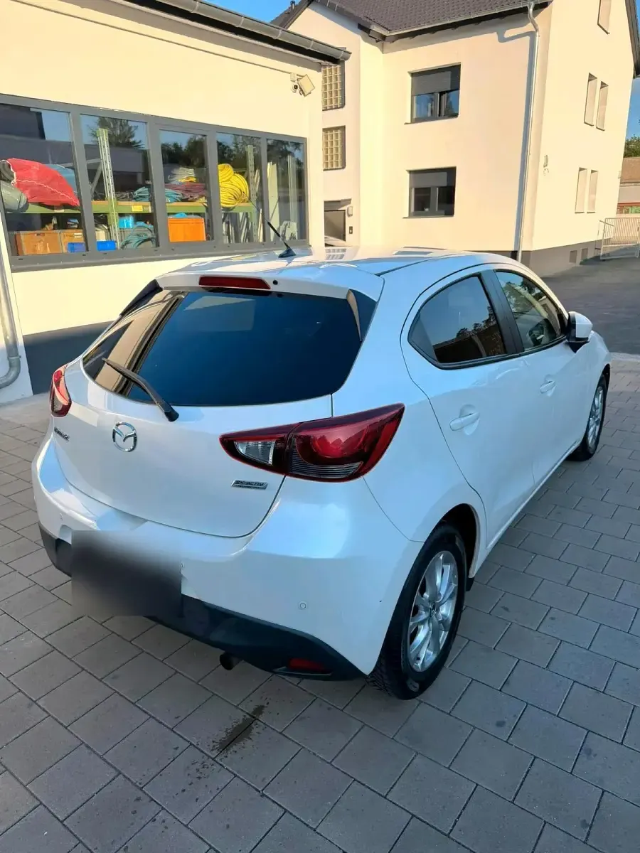 Gebraucht Mazda 2 90 PS (66 kW) 2016 Weiß Kleinwagen