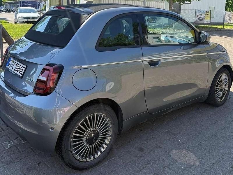 Grau Gebraucht 2021 Fiat 500e Icon Cabrio | 16.000 € (Superpreis) - Bild 1/4