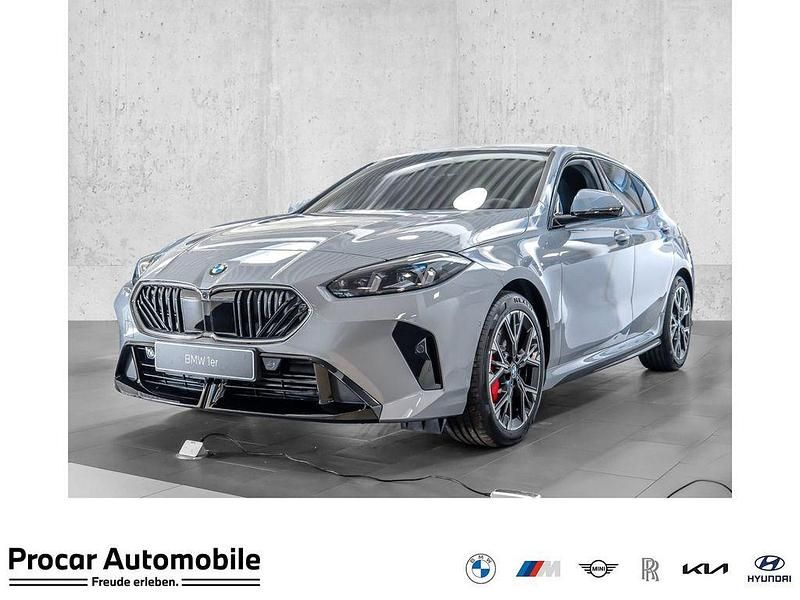 Grau Neu 2025 BMW 120 M Sport Kleinwagen | 43.850 € (Teuer) - Bild 1/4