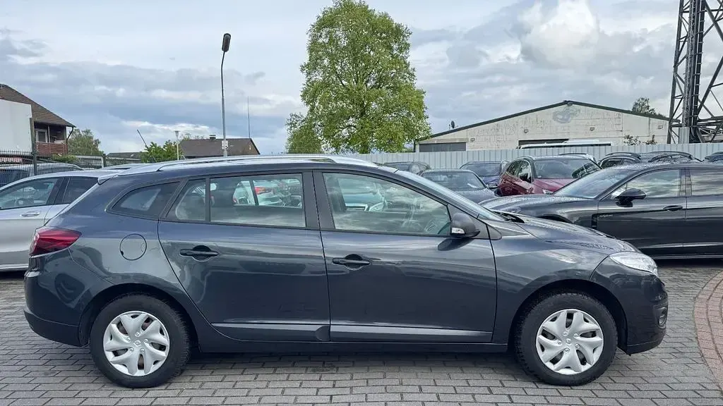 Używany Renault Mégane 101 KM (74 kW) 2012 Czarny Sedan/Limuzyna