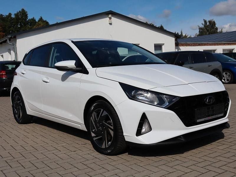 Weiß Gebraucht 2022 Hyundai i20 Limousine | 14.990 € (Guter Preis) - Bild 1/4
