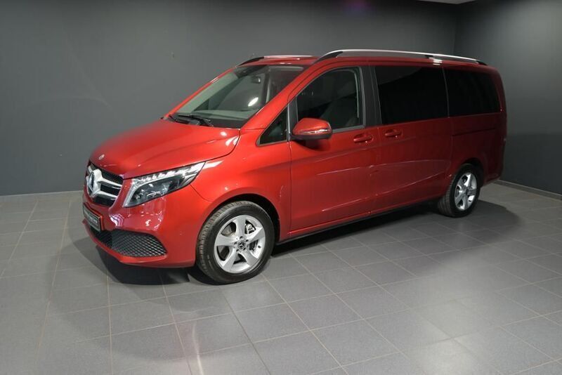 Rot Gebraucht 2024 Mercedes V220 Edition Van / Kleinbus | 55.900 € (Etwas zu teuer) - Bild 1/3