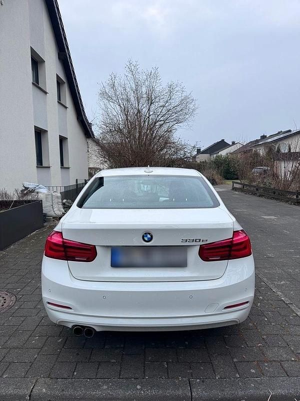 Second-hand BMW 330e Advantage 252 CP (185 kW) 2018 Alb Berlinǎ