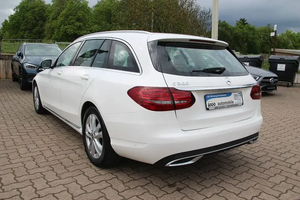 Gebraucht Mercedes C200 Avantgarde 184 PS (135 kW) 2019 Weiß Limousine