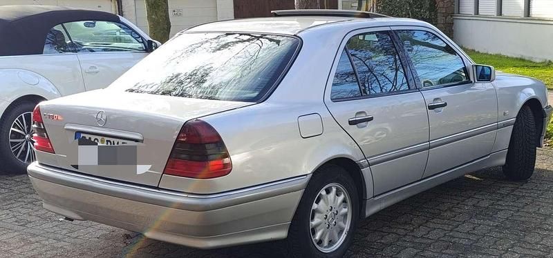 Second-hand Mercedes C180 Elegance 122 CP (89 kW) 1999 Argintiu Berlinǎ
