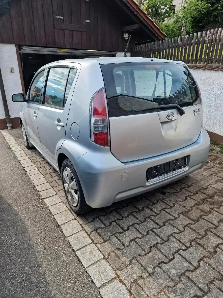 Gebraucht Daihatsu Sirion 70 PS (51 kW) 2008 Silber Kleinwagen
