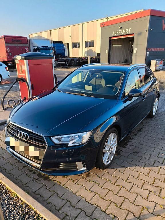 Gebraucht Audi A3 Sport 150 PS (110 kW) 2019 Blau Limousine
