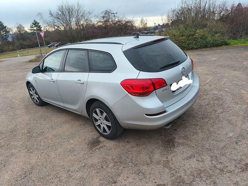 Gebraucht Opel Astra Edition 179 PS (131 kW) 2011 Silber Kombi