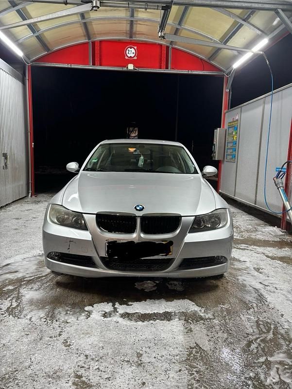 Silber Gebraucht 2006 BMW 318 Limousine | 1.840 € (Superpreis) - Bild 1/4