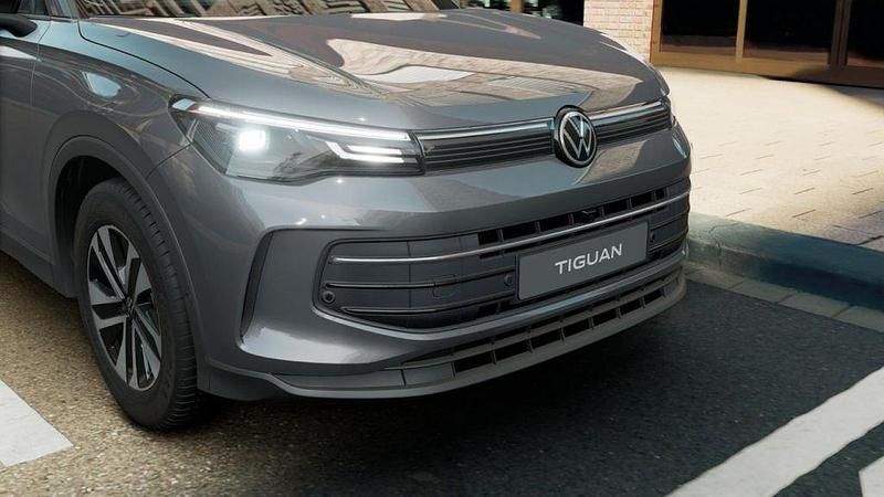 Neu VW Tiguan 150 PS (110 kW) 2026 Grau SUV