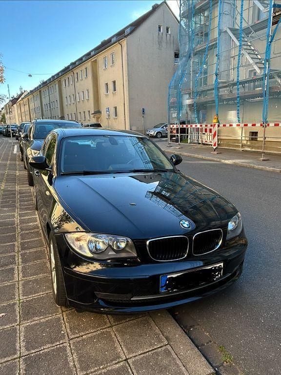 Schwarz Gebraucht 2010 BMW 116 Kleinwagen | 5.700 € (Teuer) - Bild 1/4