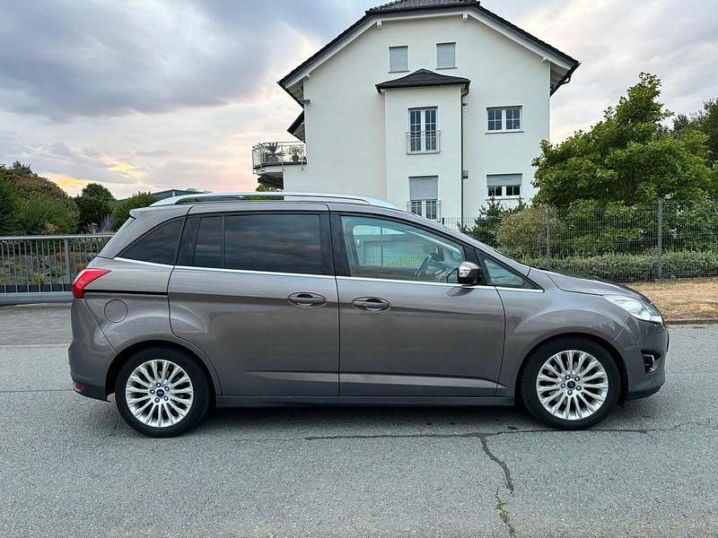 Gebraucht Ford Grand C-Max 163 PS (119 kW) 2015 Grau Van / Kleinbus