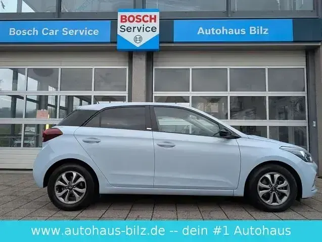 Gebraucht Hyundai i20 Advantage 101 PS (74 kW) 2020 Blau Kleinwagen