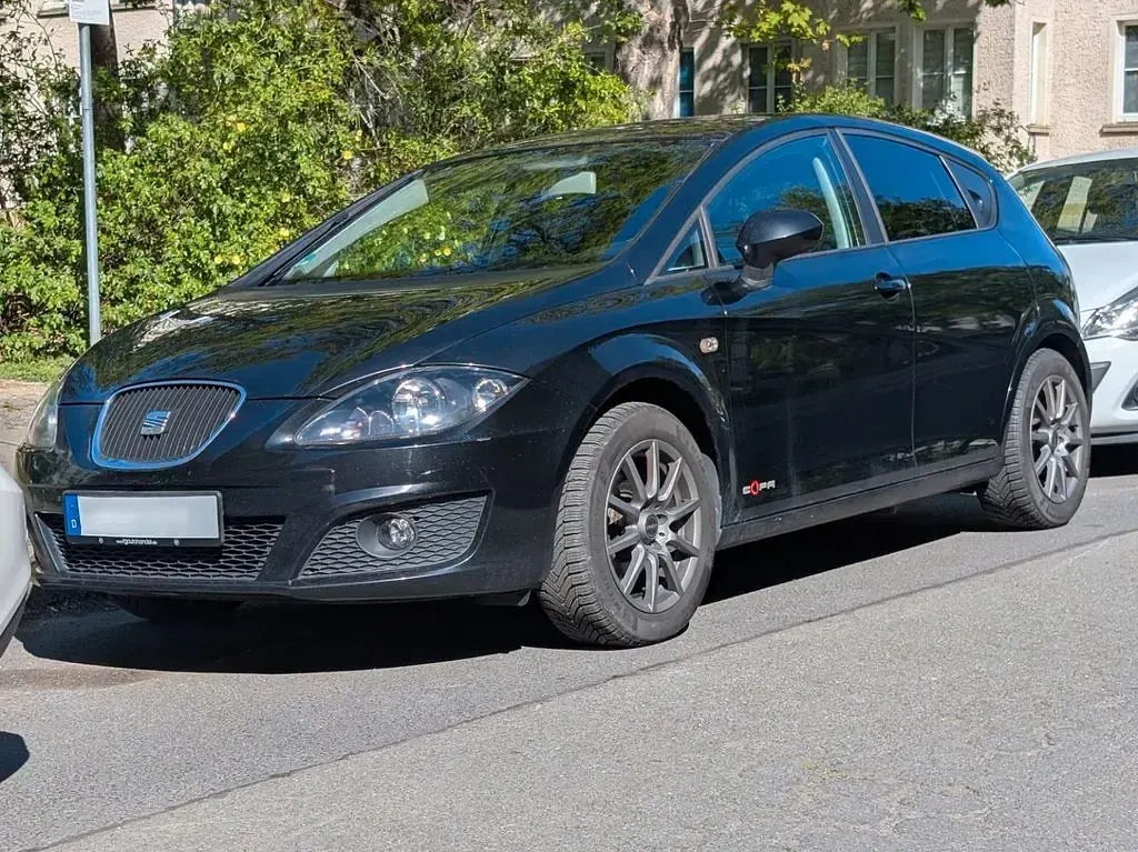 Second-hand Seat Leon Reference 105 CP (77 kW) 2012 Negru Berlinǎ
