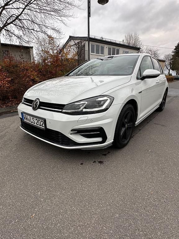 Weiß Gebraucht 2019 VW Golf VII Limousine | 16.200 € (Fairer Preis) - Bild 1/4