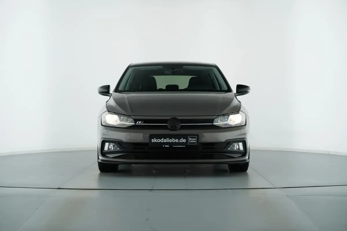 Gebraucht VW Polo R-line 95 PS (69 kW) 2021 Limestone grey metallic Kleinwagen